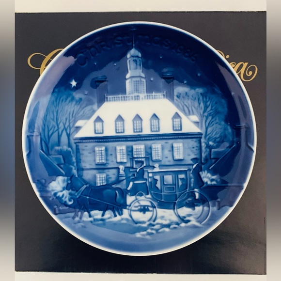 Royal Copenhagen Porcelain Christmas in America Decorative Plates, Christmas Eve - Picture 2 of 12